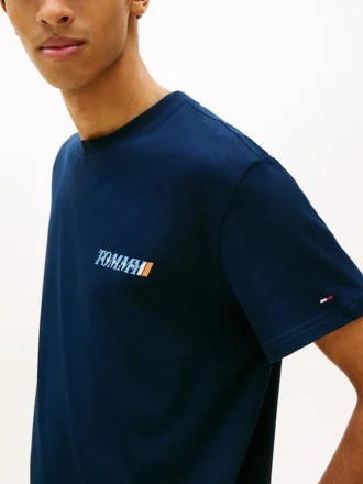 Camiseta Tommy Jeans com logotipo nas costas