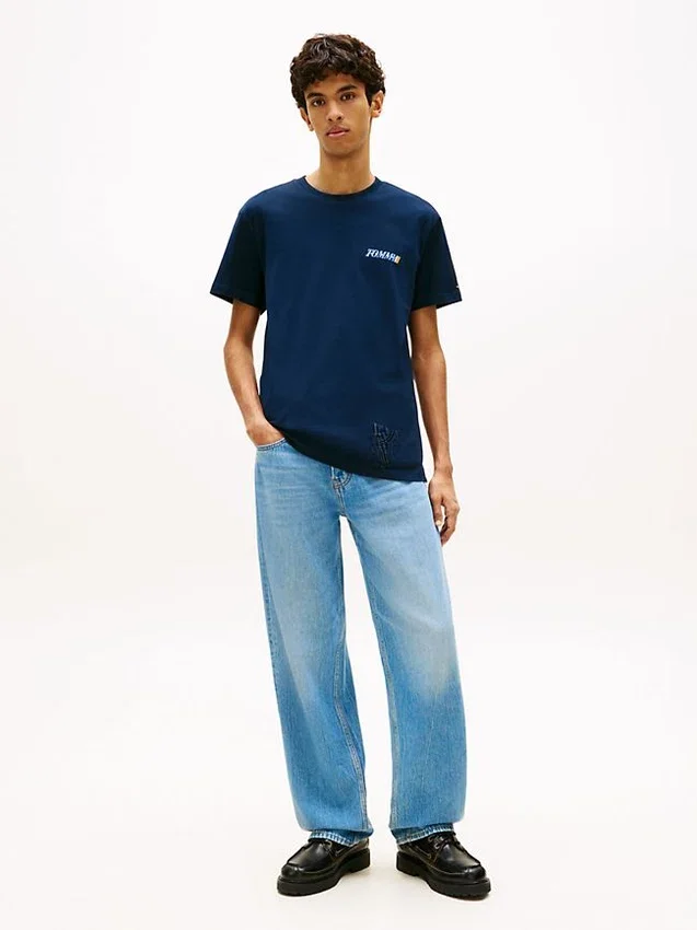 Camiseta Tommy Jeans com logotipo nas costas Camiseta Tommy Jeans com logotipo nas costas