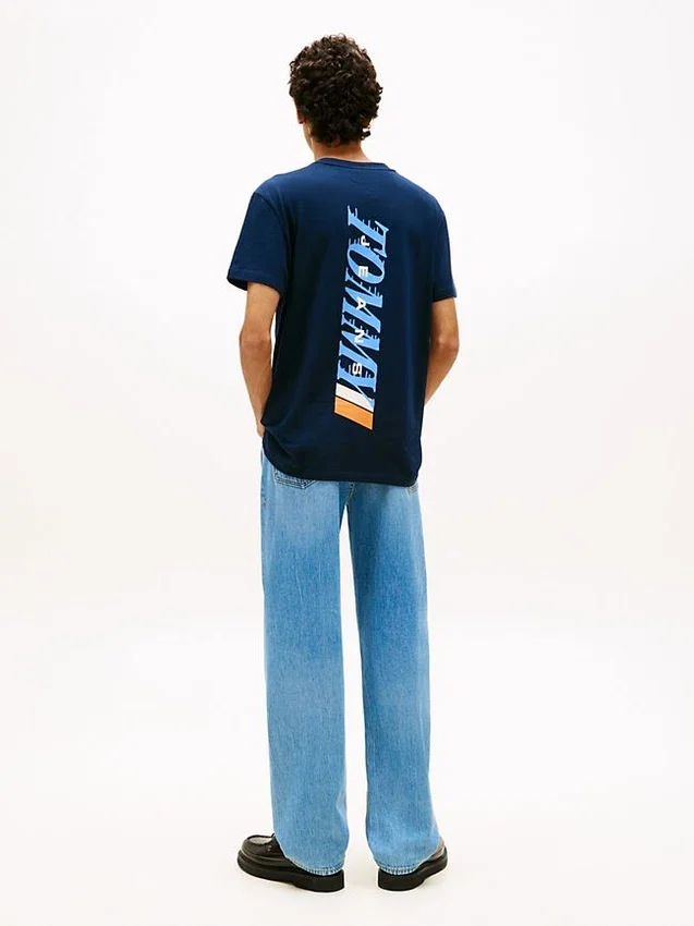 Camiseta Tommy Jeans com logotipo nas costas Camiseta Tommy Jeans com logotipo nas costas