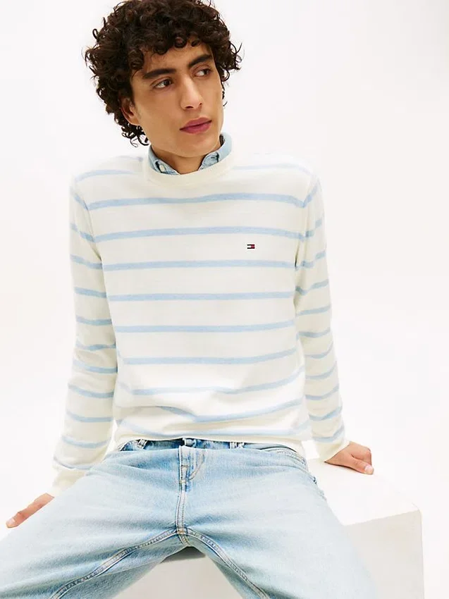 Camisola clássica de gola redonda às riscas Camisola clássica de gola redonda às riscas