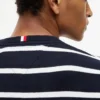 Camisola clássica de gola redonda às riscas Camisola clássica de gola redonda às riscas