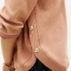 Camisola com botões dourados Camisola com botões dourados