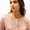 Camisola com botões em malha interlock de algodão às riscas Camisola com botões em malha interlock de algodão às riscas