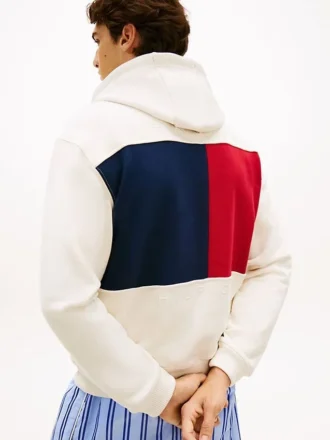 Camisola com capuz e logótipo da bandeira nas costas