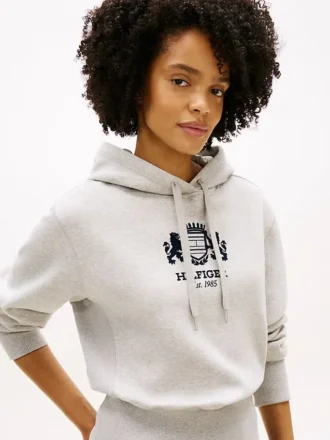Camisola com capuz e logótipo em relevo