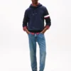Camisola com capuz em malha flexível Camisola com capuz em malha flexível