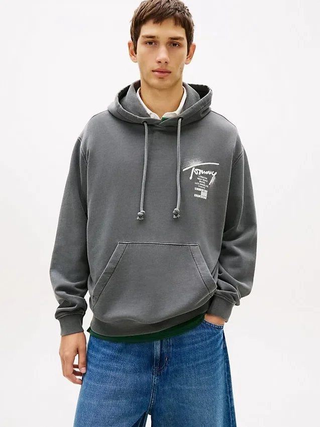 Camisola com capuz Tommy Jeans com logótipo pintado com spray Camisola com capuz Tommy Jeans com logótipo pintado com spray