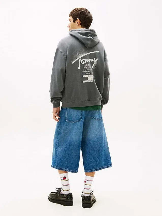 Camisola com capuz Tommy Jeans com logótipo pintado com spray Camisola com capuz Tommy Jeans com logótipo pintado com spray