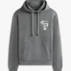 Camisola com capuz Tommy Jeans com logótipo pintado com spray Camisola com capuz Tommy Jeans com logótipo pintado com spray