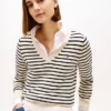 Camisola com decote em V às riscas Camisola com decote em V às riscas