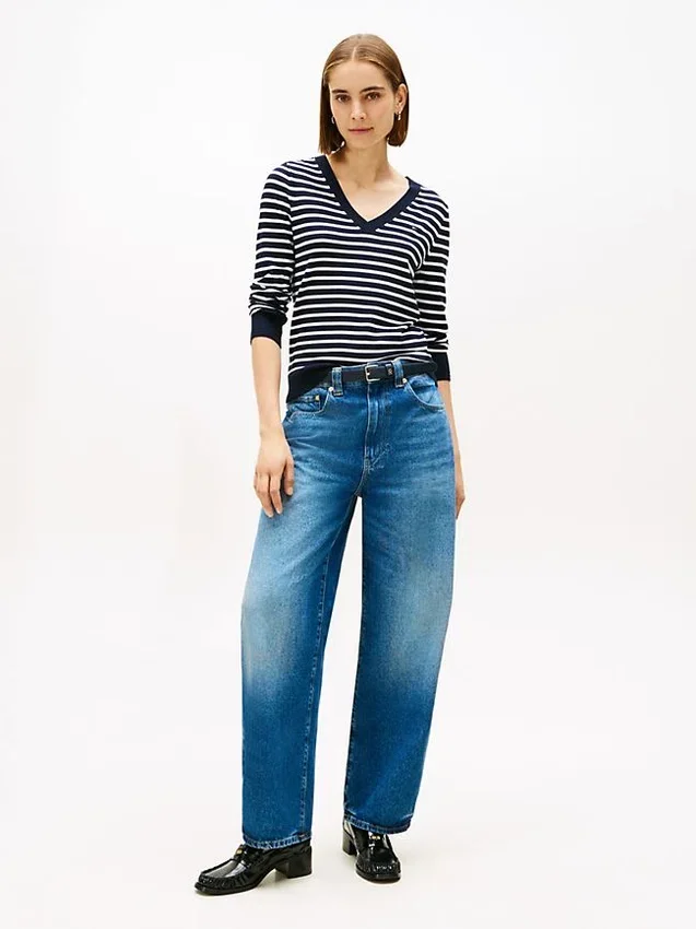Camisola com decote em V às riscas Camisola com decote em V às riscas