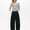Camisola com decote em V às riscas Camisola com decote em V às riscas