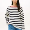 Camisola com gola em barco e riscas bretãs em ponto de malha