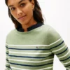 Camisola com gola em barco e riscas múltiplas Camisola com gola em barco e riscas múltiplas