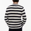 Camisola de croché às riscas com corte descontraído Camisola de croché às riscas com corte descontraído