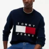 Camisola de gola redonda com logótipo da bandeira da Tommy Jeans Camisola de gola redonda com logótipo da bandeira da Tommy Jeans
