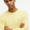 Camisola de gola redonda com malha trançada Camisola de gola redonda com malha trançada