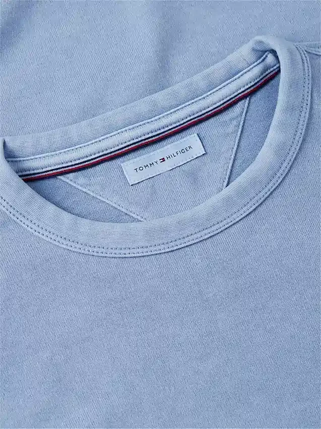 Camisola de gola redonda tingida na peça Camisola de gola redonda tingida na peça