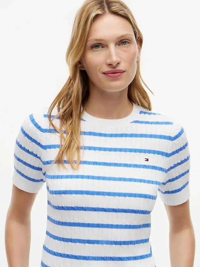 Camisola de malha com tranças de manga curta Camisola de malha com tranças de manga curta