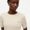 Camisola de malha com tranças de manga curta Camisola de malha com tranças de manga curta