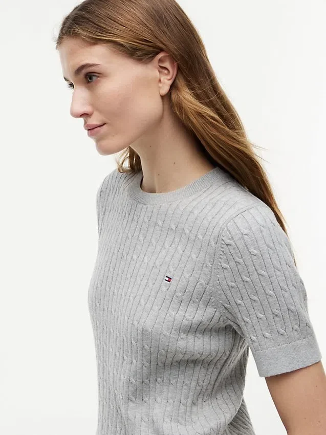 Camisola de malha com tranças de manga curta Camisola de malha com tranças de manga curta
