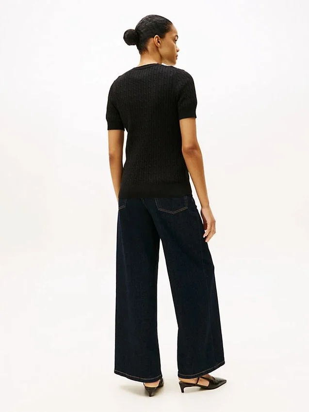 Camisola de malha com tranças de manga curta Camisola de malha com tranças de manga curta