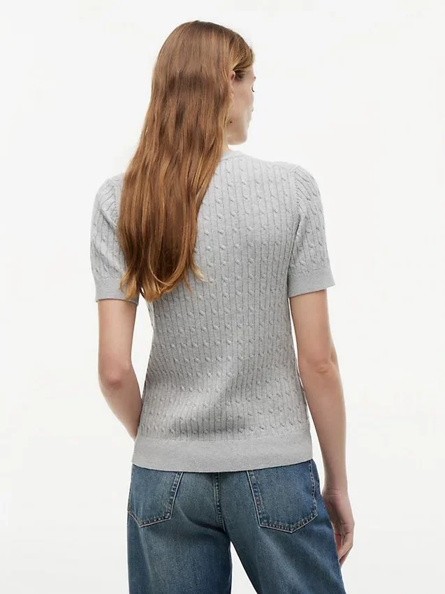 Camisola de malha com tranças de manga curta Camisola de malha com tranças de manga curta