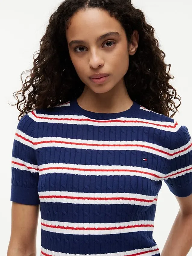 Camisola de malha com tranças e riscas de manga curta Camisola de malha com tranças e riscas de manga curta