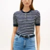 Camisola Henley de manga curta com riscas e ponto trançado Camisola Henley de manga curta com riscas e ponto trançado