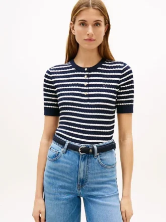 Camisola Henley de manga curta com riscas e ponto trançado