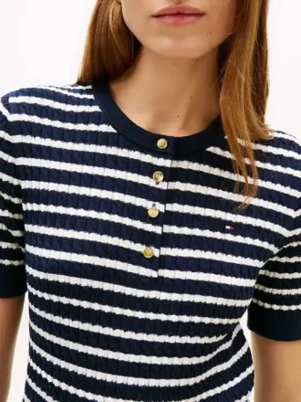 Camisola Henley de manga curta com riscas e ponto trançado