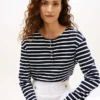 Camisola Henley em interlock de algodão com corte descontraído Camisola Henley em interlock de algodão com corte descontraído