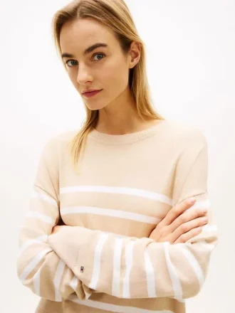 Camisola leve às riscas com efeito de camadas