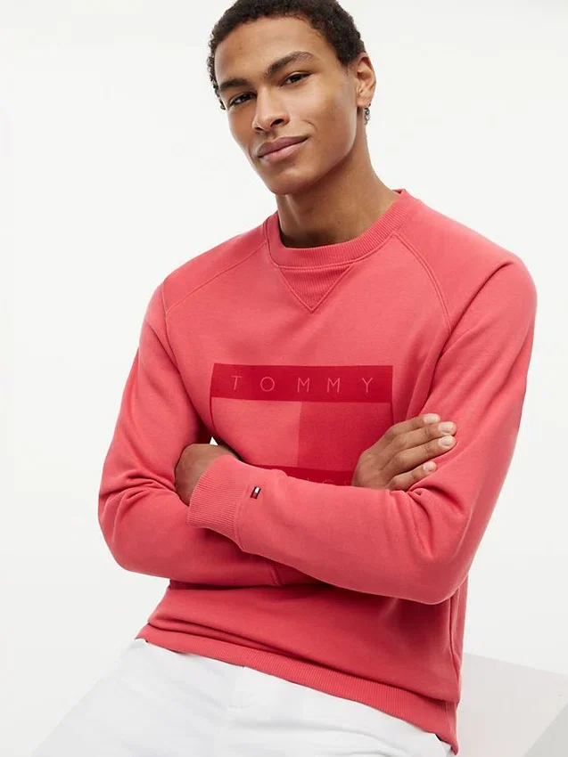 Camisola Raglan com logótipo da bandeira e interior escovado Camisola Raglan com logótipo da bandeira e interior escovado