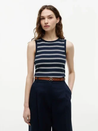 Camisola sem mangas de corte justo