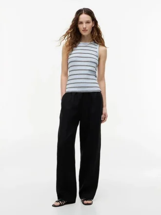 Camisola sem mangas de corte justo