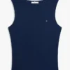 Camisola sem mangas de malha canelada com decote em barco e corte justo Camisola sem mangas de malha canelada com decote em barco e corte justo