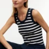 Camisola sem mangas em malha canelada às riscas Camisola sem mangas em malha canelada às riscas