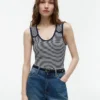 Camisola sem mangas Slim Fit com botões dourados em estilo náutico Camisola sem mangas Slim Fit com botões dourados em estilo náutico