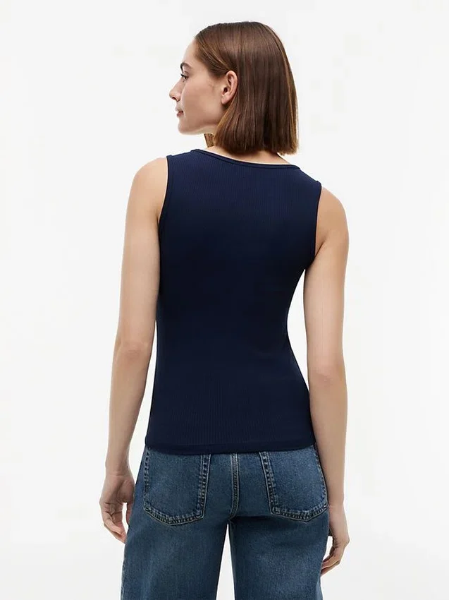 Camisola sem mangas Slim Fit com botões dourados em estilo náutico Camisola sem mangas Slim Fit com botões dourados em estilo náutico