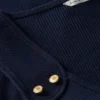 Camisola sem mangas Slim Fit com botões dourados em estilo náutico Camisola sem mangas Slim Fit com botões dourados em estilo náutico