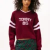 Camisola Tommy Jeans 85 Varsity com decote em V Camisola Tommy Jeans 85 Varsity com decote em V