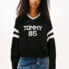 Camisola Tommy Jeans 85 Varsity com decote em V Camisola Tommy Jeans 85 Varsity com decote em V