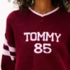 Camisola Tommy Jeans 85 Varsity com decote em V Camisola Tommy Jeans 85 Varsity com decote em V