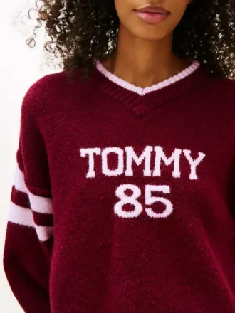 Camisola Tommy Jeans 85 Varsity com decote em V Camisola Tommy Jeans 85 Varsity com decote em V