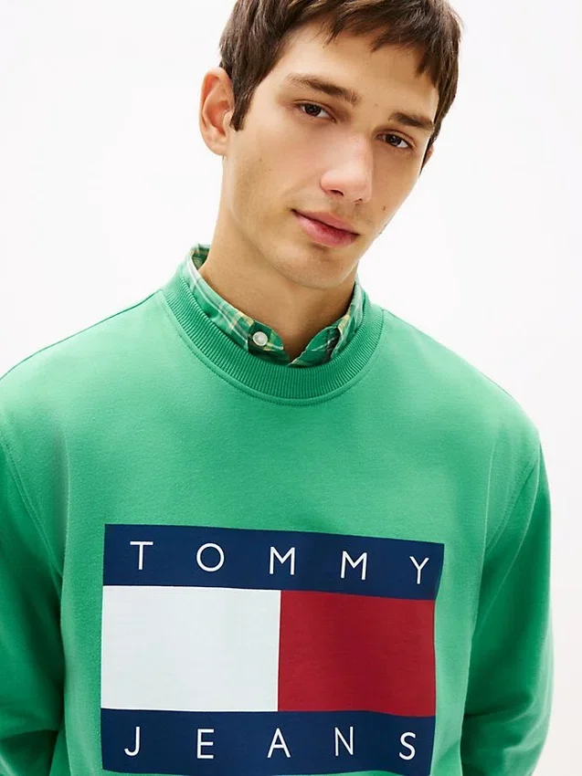 Camisola Tommy Jeans com logótipo de bandeira grande Camisola Tommy Jeans com logótipo de bandeira grande