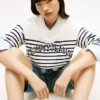 Camisola Tommy Jeans com riscas e logótipo Varsity Camisola Tommy Jeans com riscas e logótipo Varsity