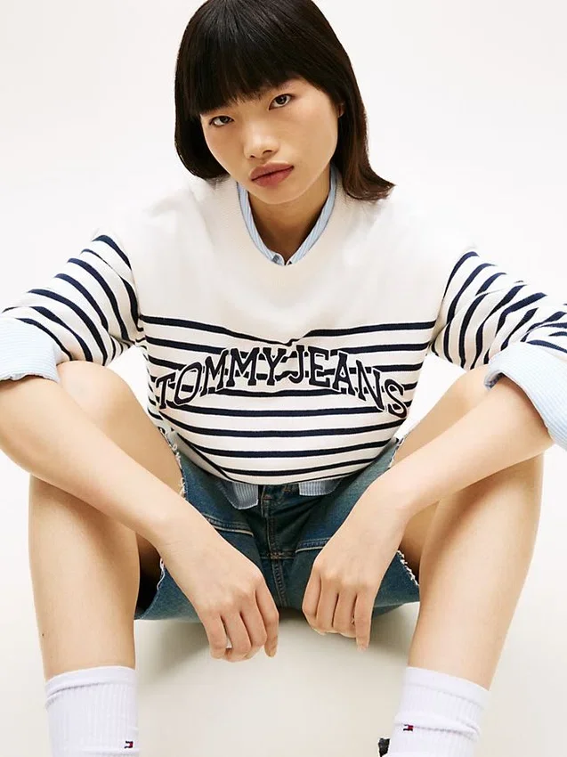 Camisola Tommy Jeans com riscas e logótipo Varsity Camisola Tommy Jeans com riscas e logótipo Varsity