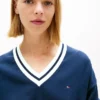 Camisola Tommy Jeans de corte descontraído com decote em V Camisola Tommy Jeans de corte descontraído com decote em V