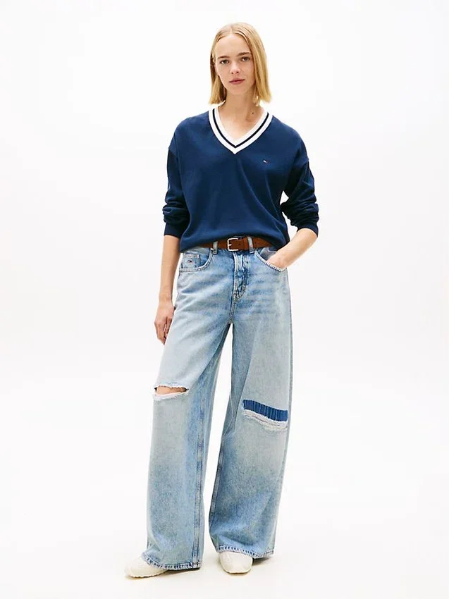 Camisola Tommy Jeans de corte descontraído com decote em V Camisola Tommy Jeans de corte descontraído com decote em V